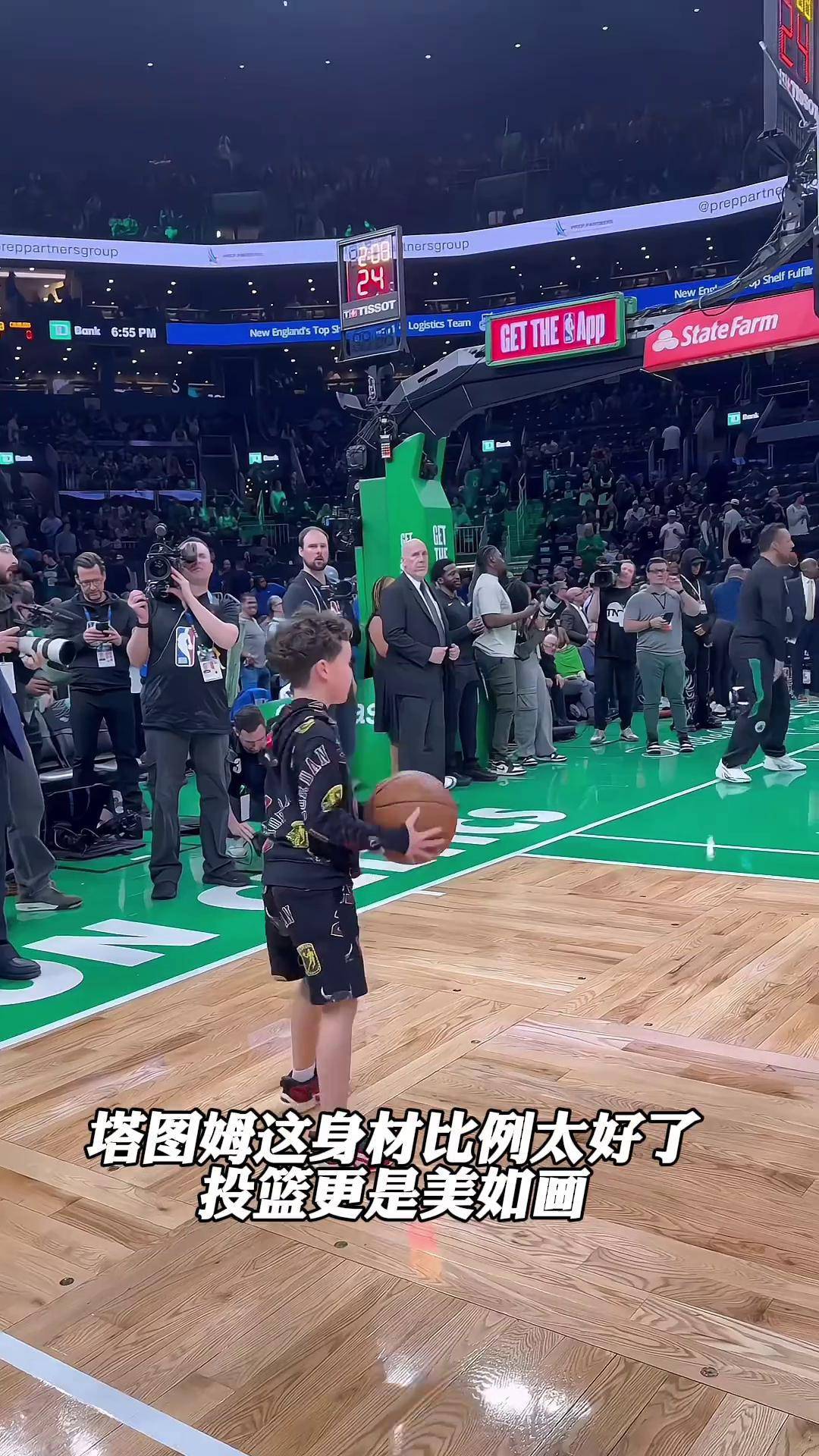 塔图姆在比赛中因伤离场，哈登主教练感到担心的简单介绍